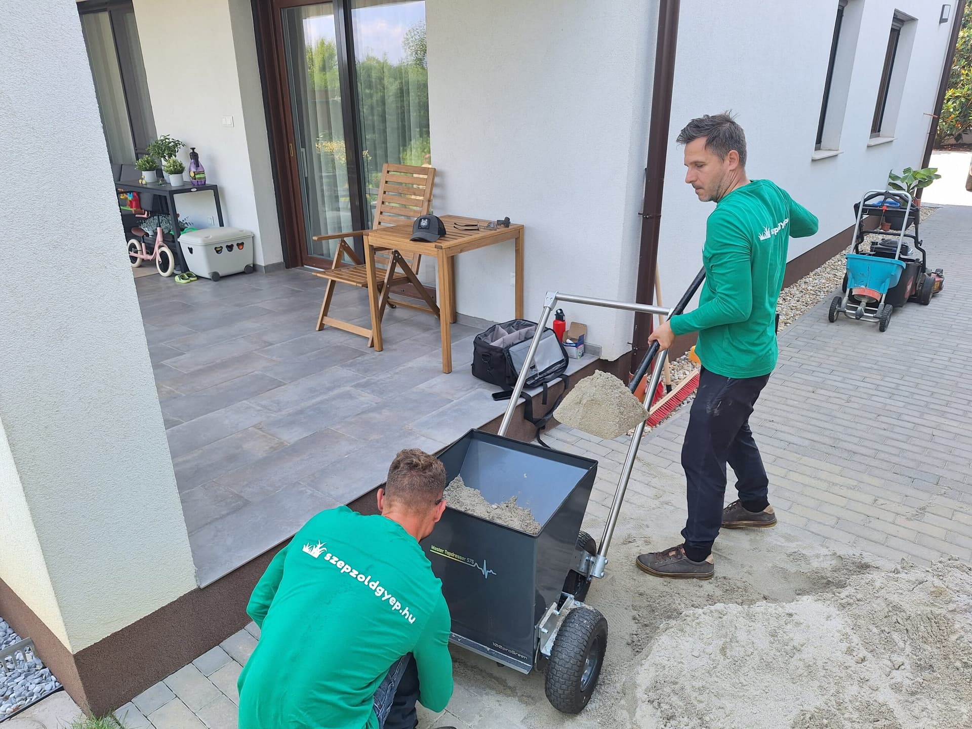 Homokszórás munkafolyamat - szórókocsi