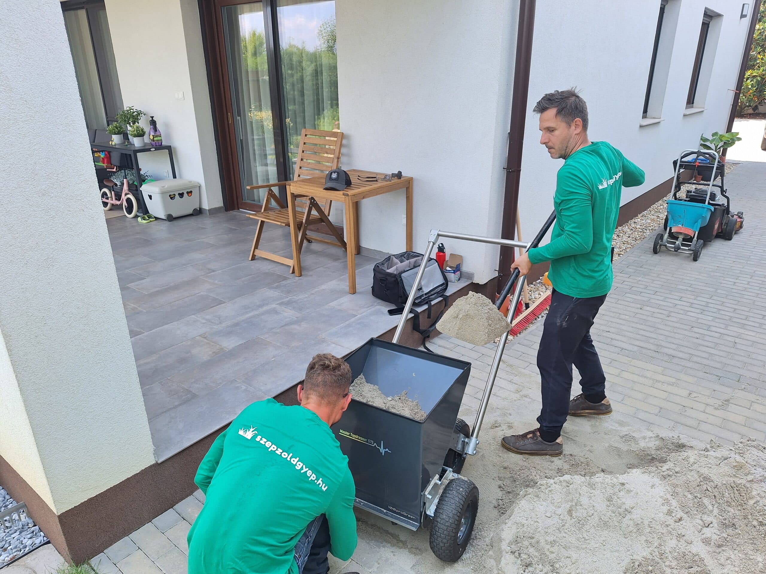 Homokszórás munkafolyamat - szórókocsi